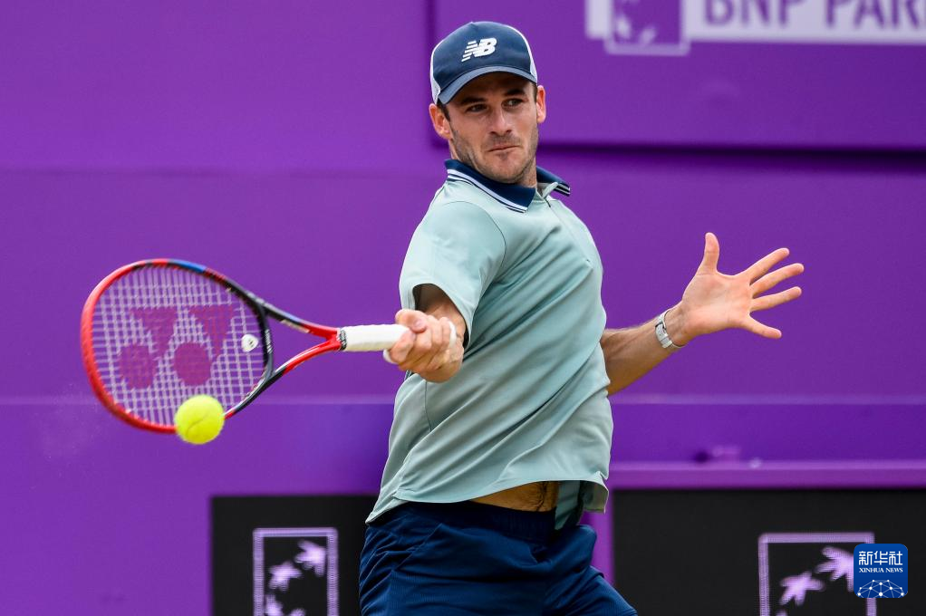 于是他们更 于是他们更