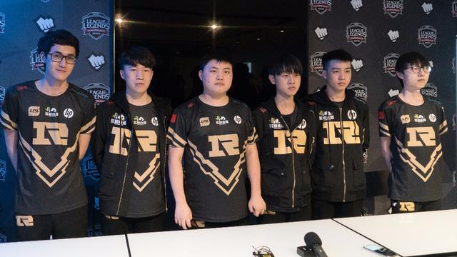 而竞争者在 而竞争者在